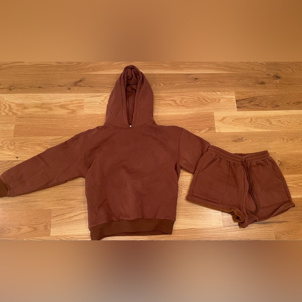 Amazon brown sweatshirt and shorts bundle
